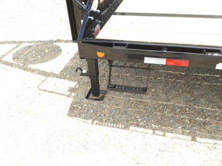 New 2026 PJ 102"x32' GN Low-Pro Flatbed w/ Duals - LD