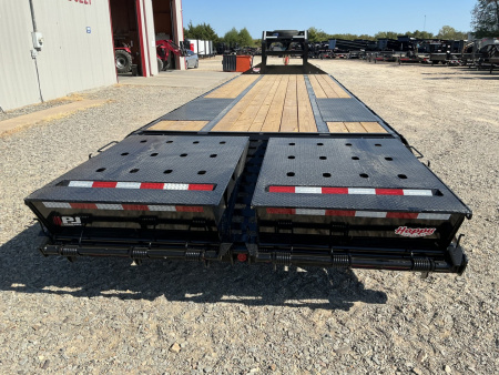 New 2026 PJ 102"x32' GN Low-Pro Flatbed w/ Duals - LD
