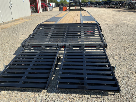 New 2026 PJ 102"x32' GN Low-Pro Flatbed w/ Duals - LD