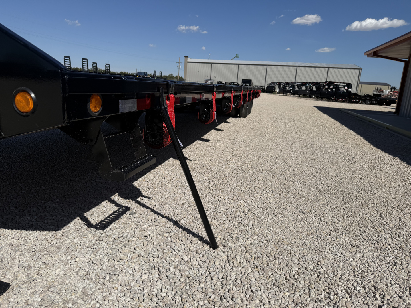 New 2026 PJ 102"x40' GN Low-Pro Flatbed w/ Duals - LD