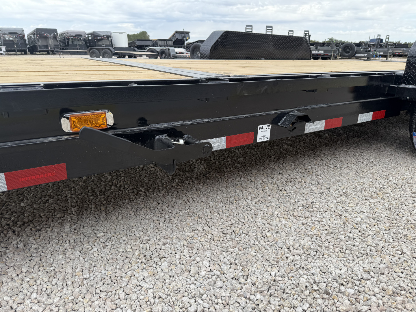 New 2026 PJ 83"x24' Gooseneck Equipment Tilt Trailer – T6