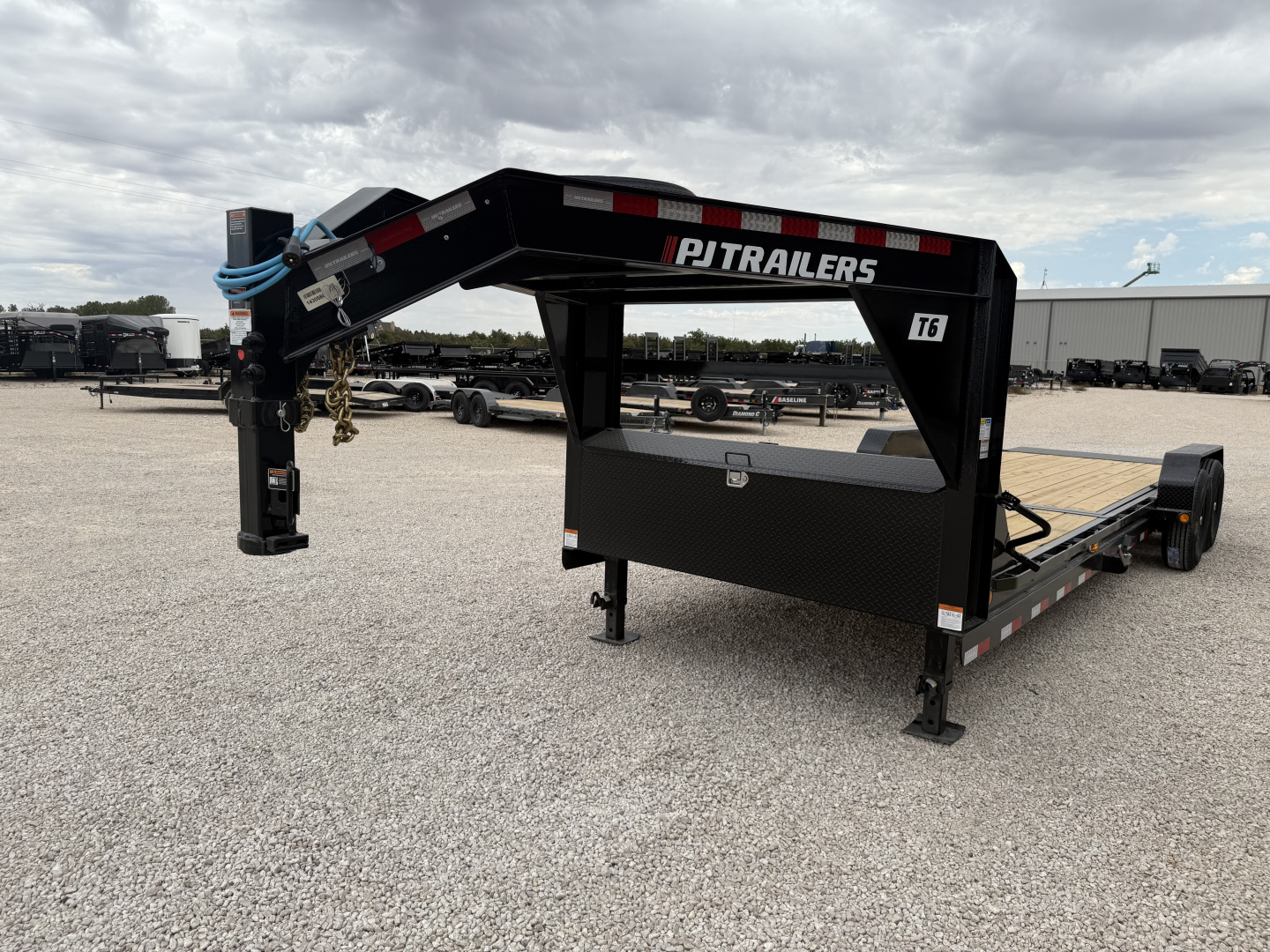 New 2026 PJ 83"x24' Gooseneck Equipment Tilt Trailer – T6