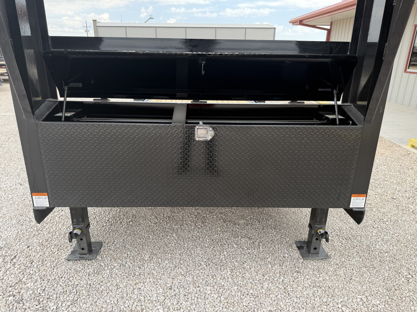 New 2026 PJ 83"x24' Gooseneck Equipment Tilt Trailer – T6