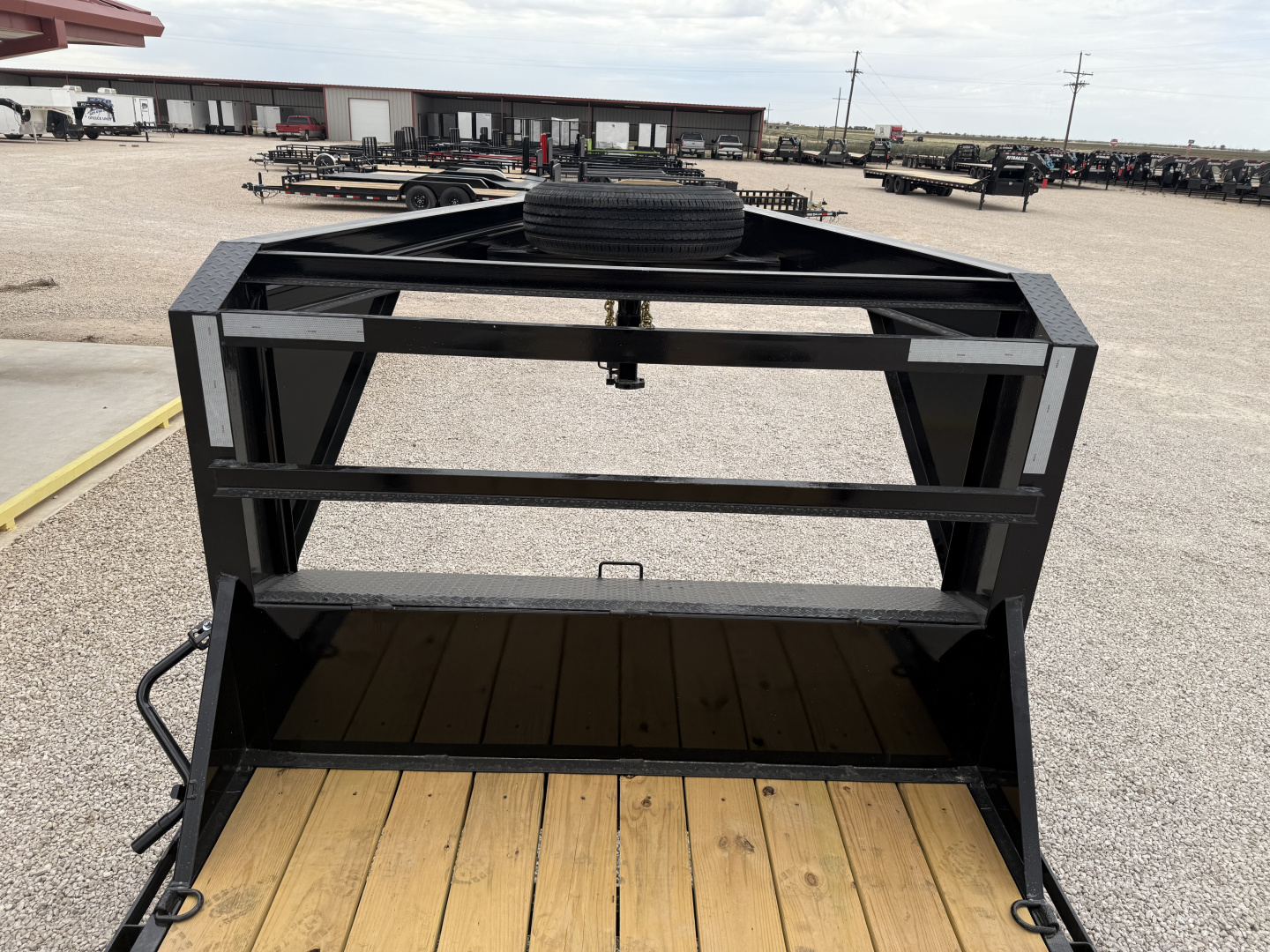 New 2026 PJ 83"x24' Gooseneck Equipment Tilt Trailer – T6
