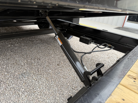 New 2026 PJ 83"x24' Gooseneck Equipment Tilt Trailer – T6