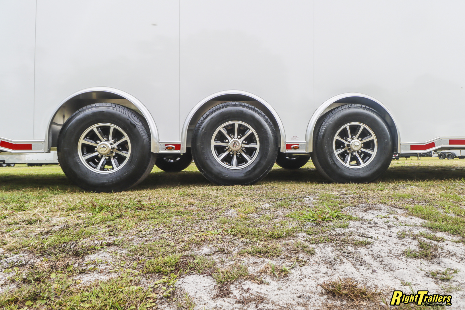 New 2025 8.5X32 inTech Stacker