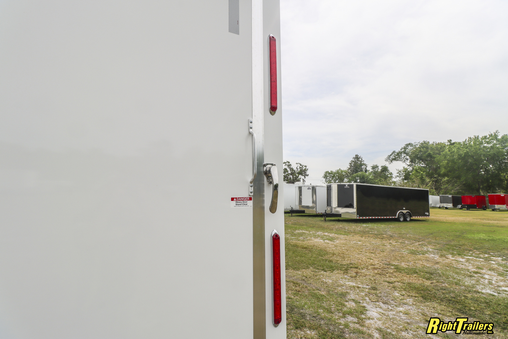 New 2025 8.5X32 inTech Stacker