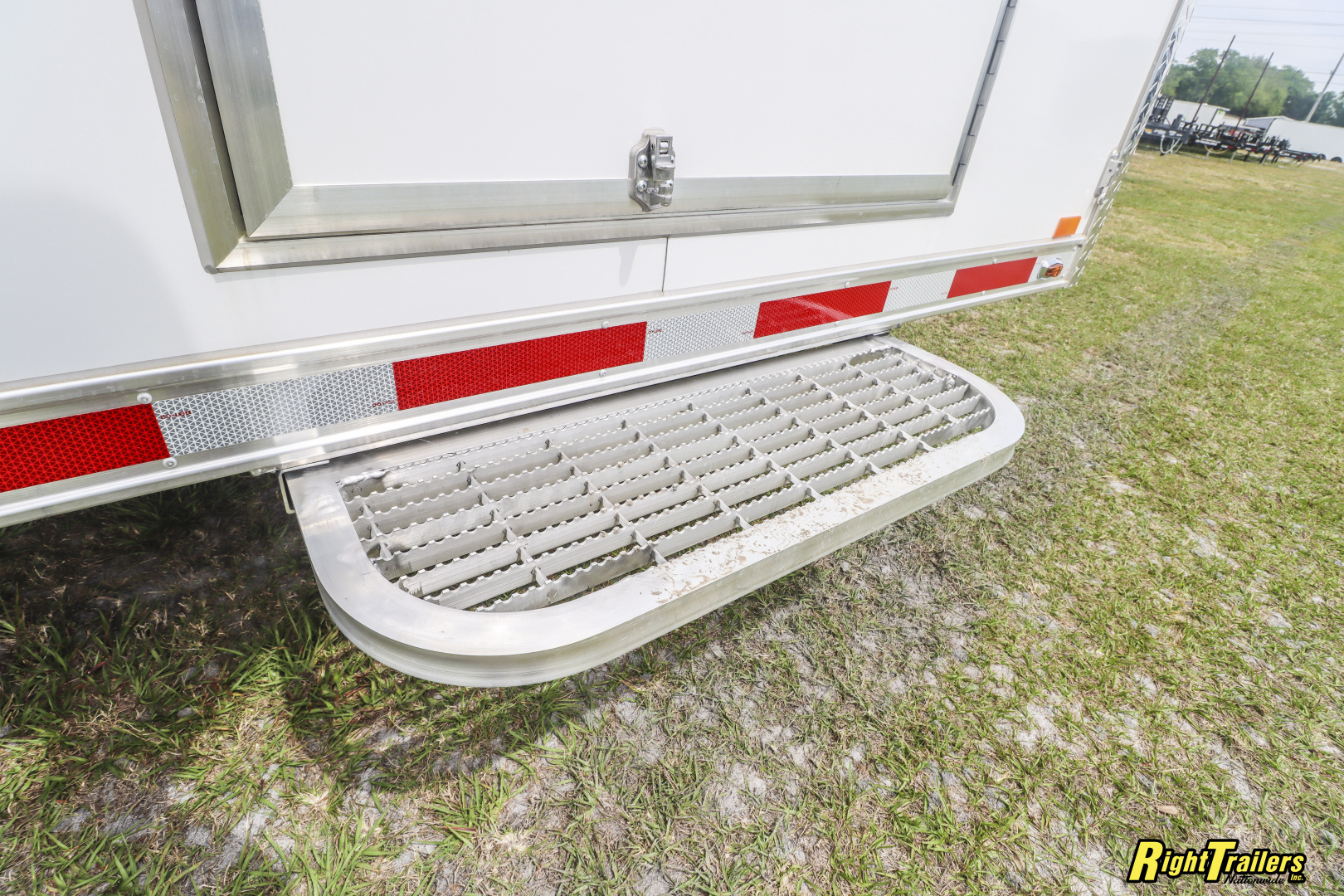 New 2025 8.5X32 inTech Stacker