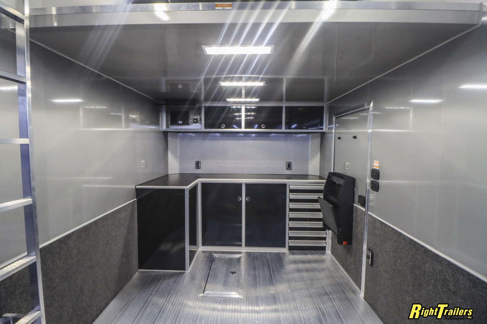 New 2025 8.5X32 inTech Stacker