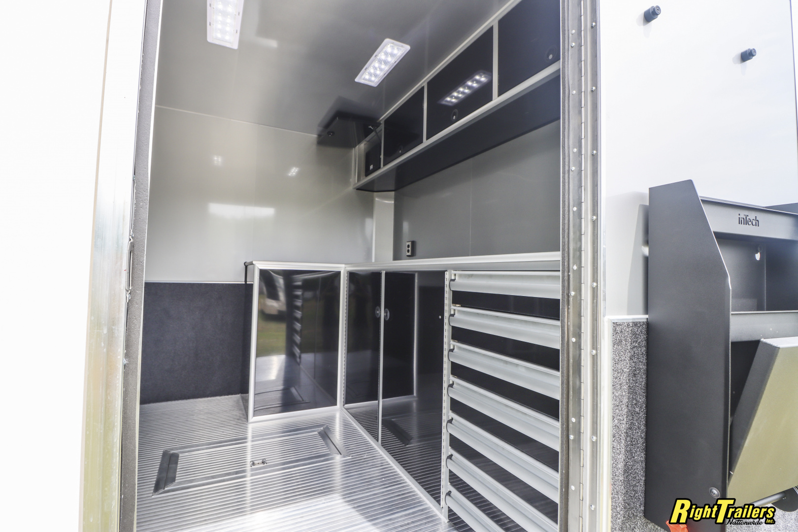 New 2025 8.5X32 inTech Stacker