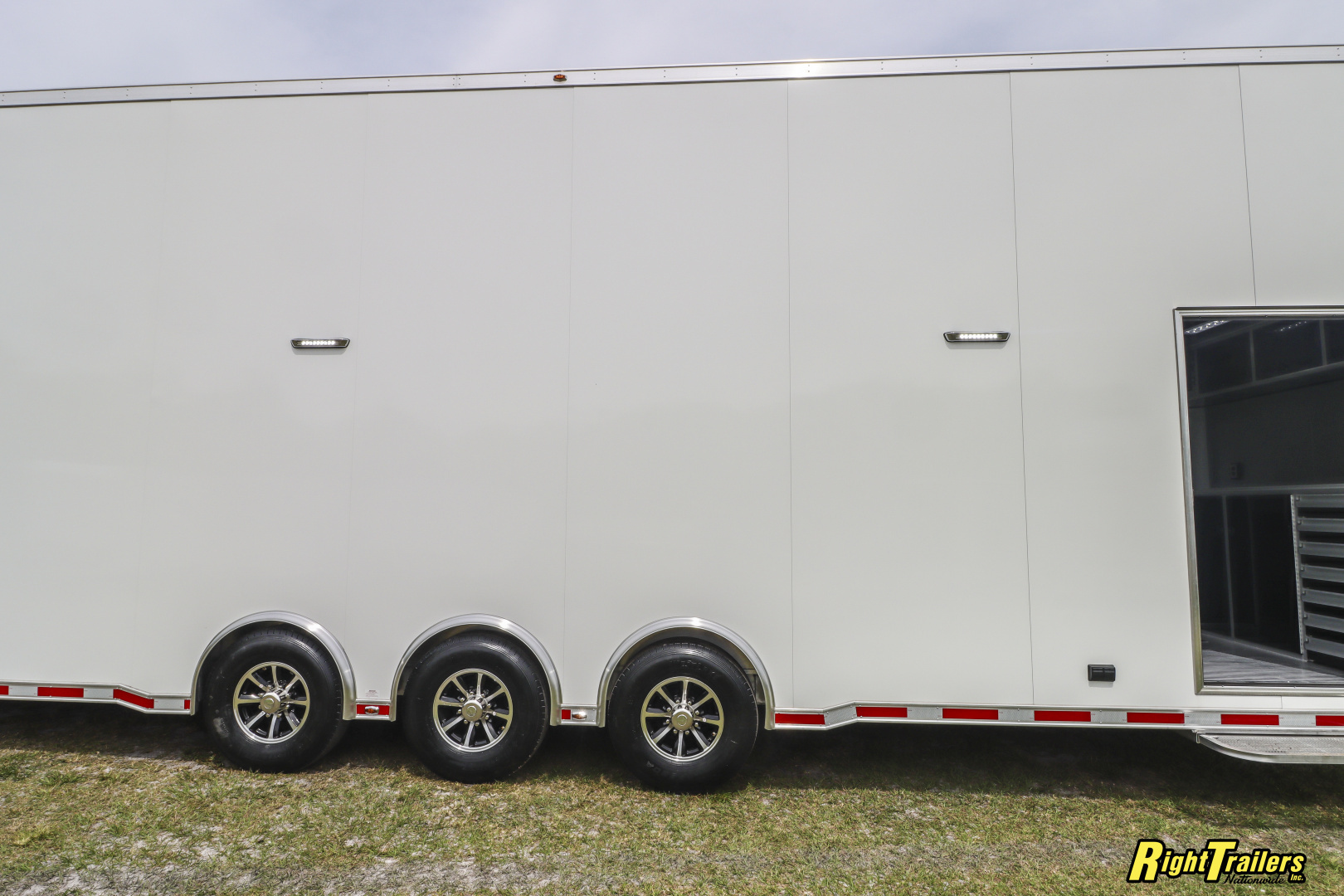 New 2025 8.5X32 inTech Stacker