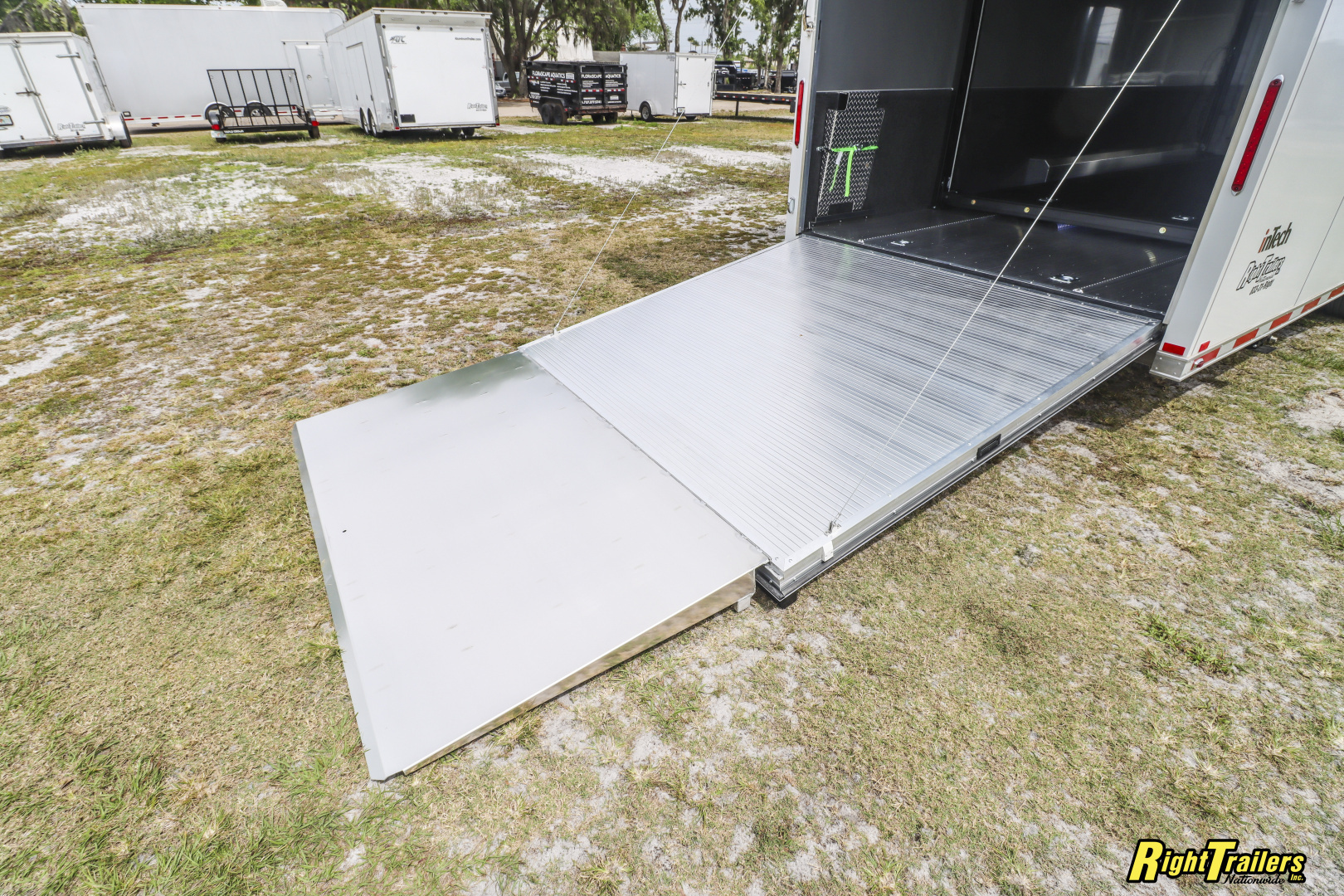 New 2025 8.5X32 inTech Stacker