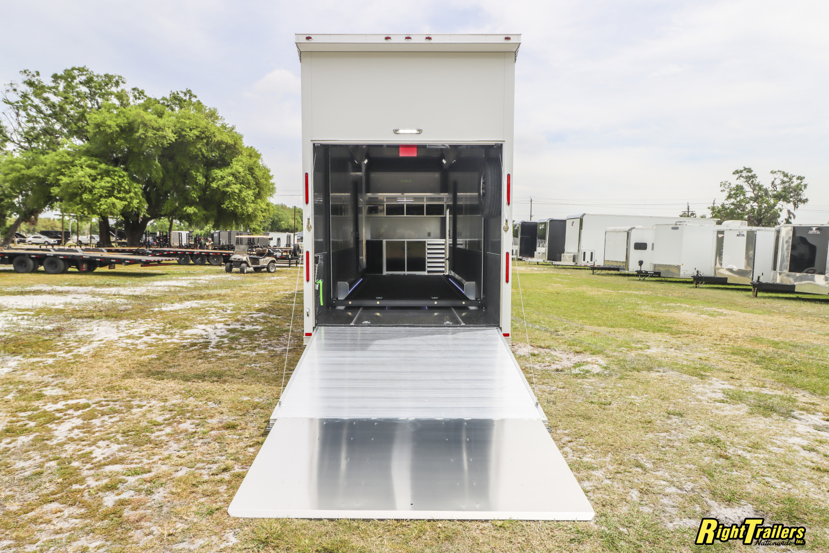 New 2025 8.5X32 inTech Stacker