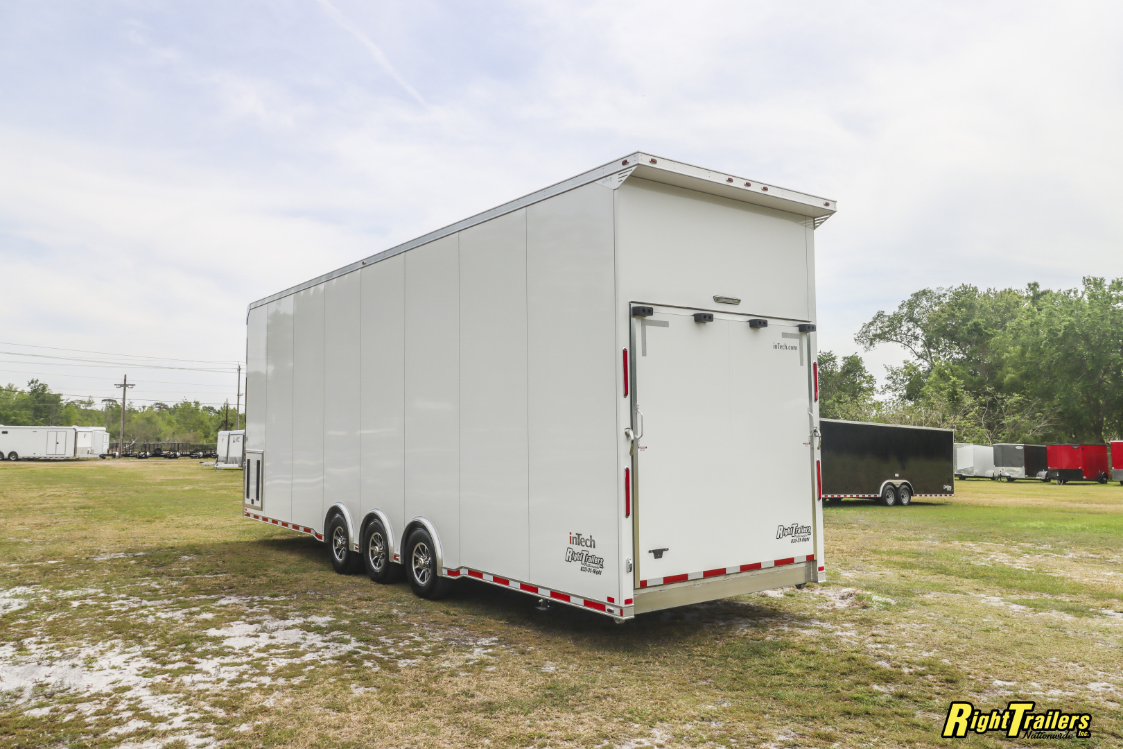 New 2025 8.5X32 inTech Stacker