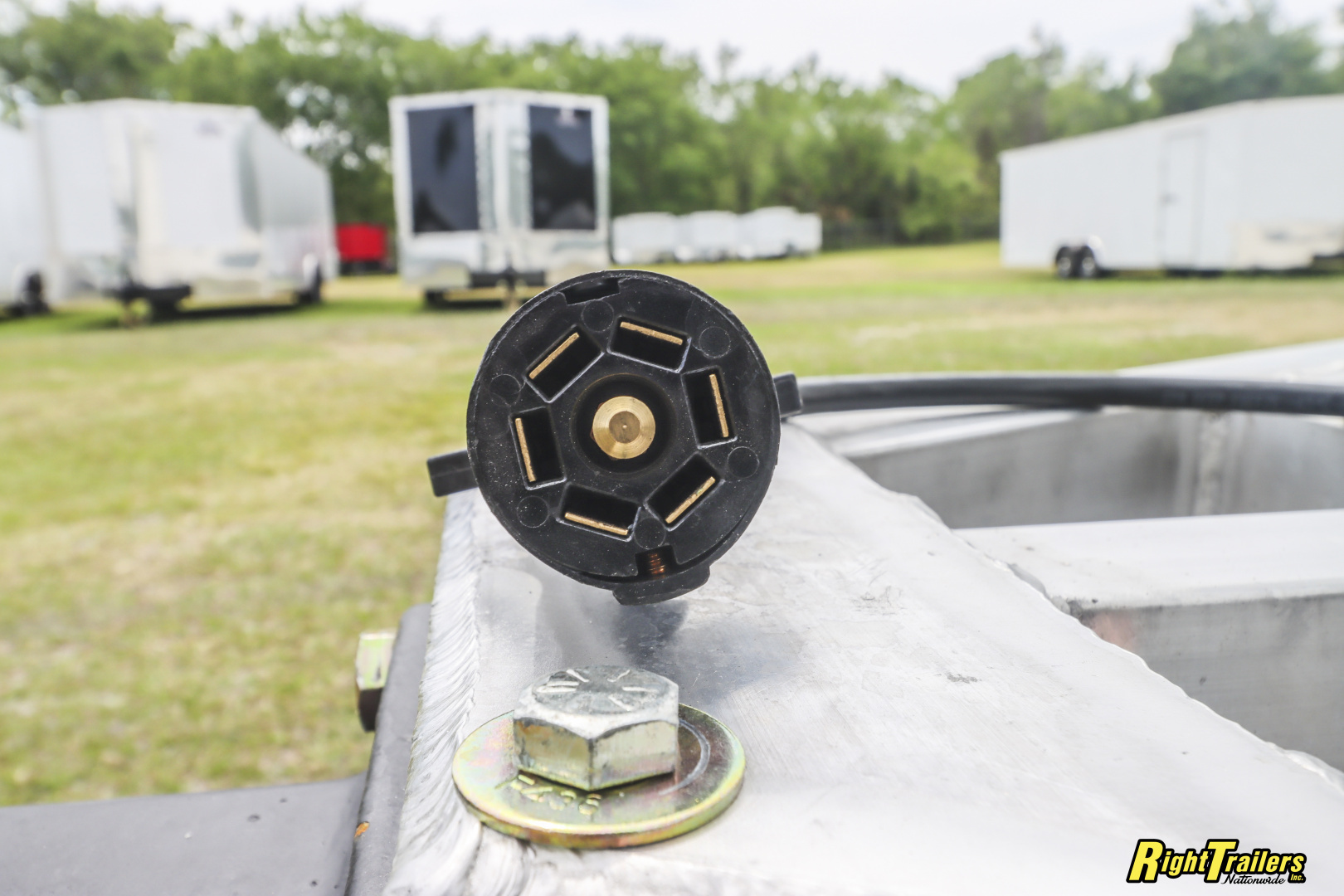 New 2025 8.5X32 inTech Stacker