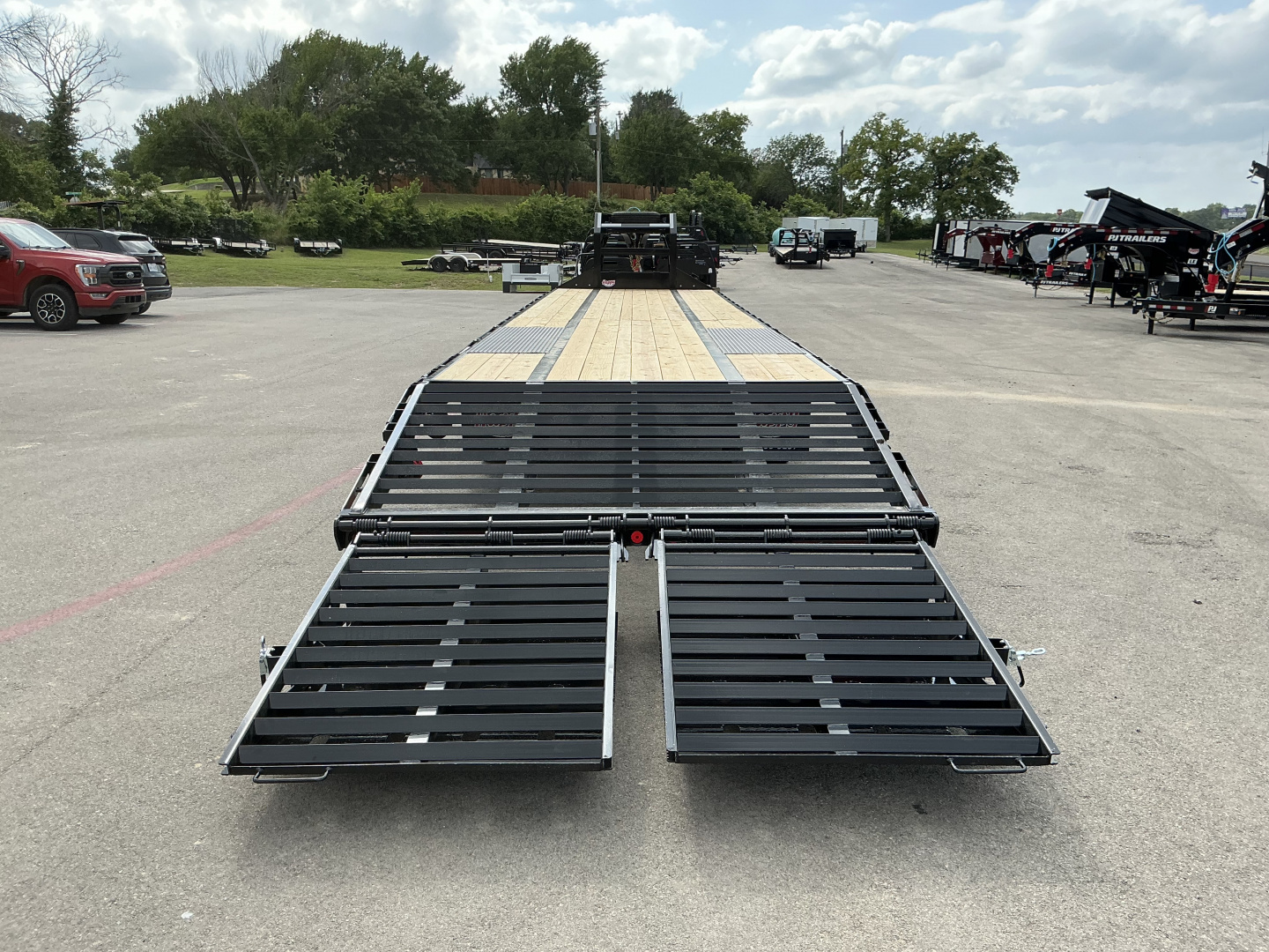 New 2026 PJ 102"x40' GN Low-Pro Air-Ride Flatbed w/ Duals - LD