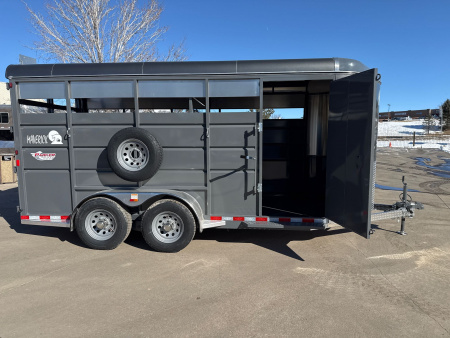 New 2025 C & B Quality Trailer Works MAVST17-9.9KSLD Horse Trailer