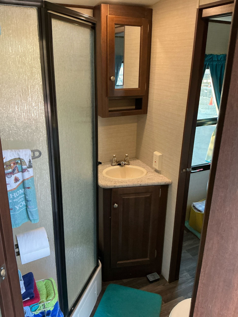 Used 2017 Keystone RV 30RIPR Travel Trailer