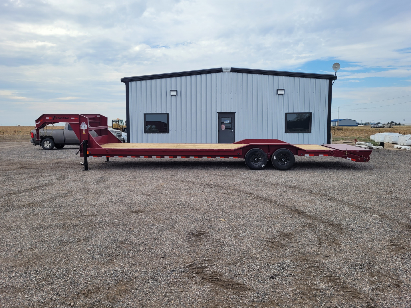 New 2026 Load Trail 102"x32' Gooseneck Carhauler Trailer W/Max Ramps