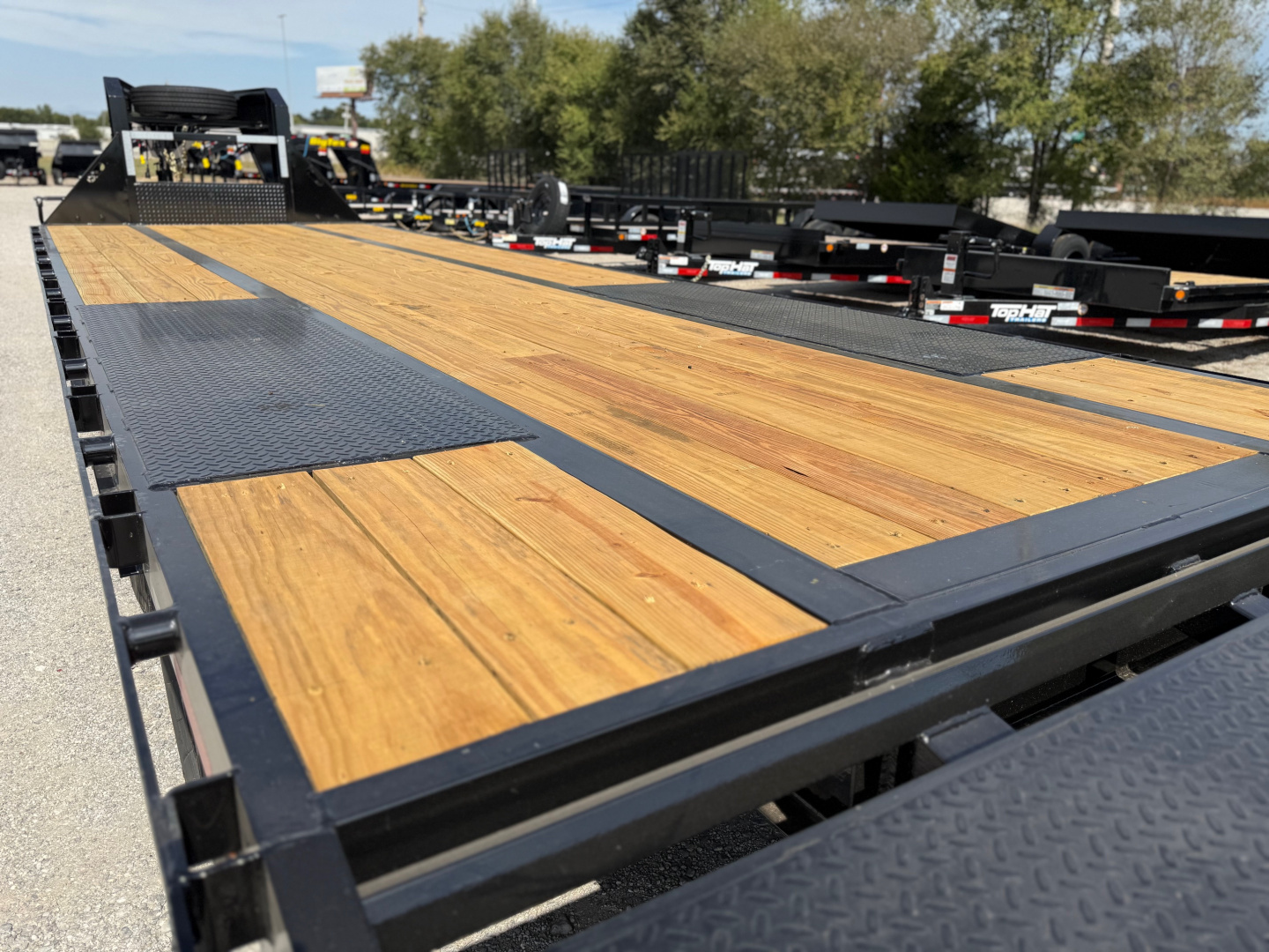 New 2026 Top Hat Trailers GN240-30x102 Flatbed Trailer w/ Jumbo Ramps & 14 Ply Upg. (25'+5')