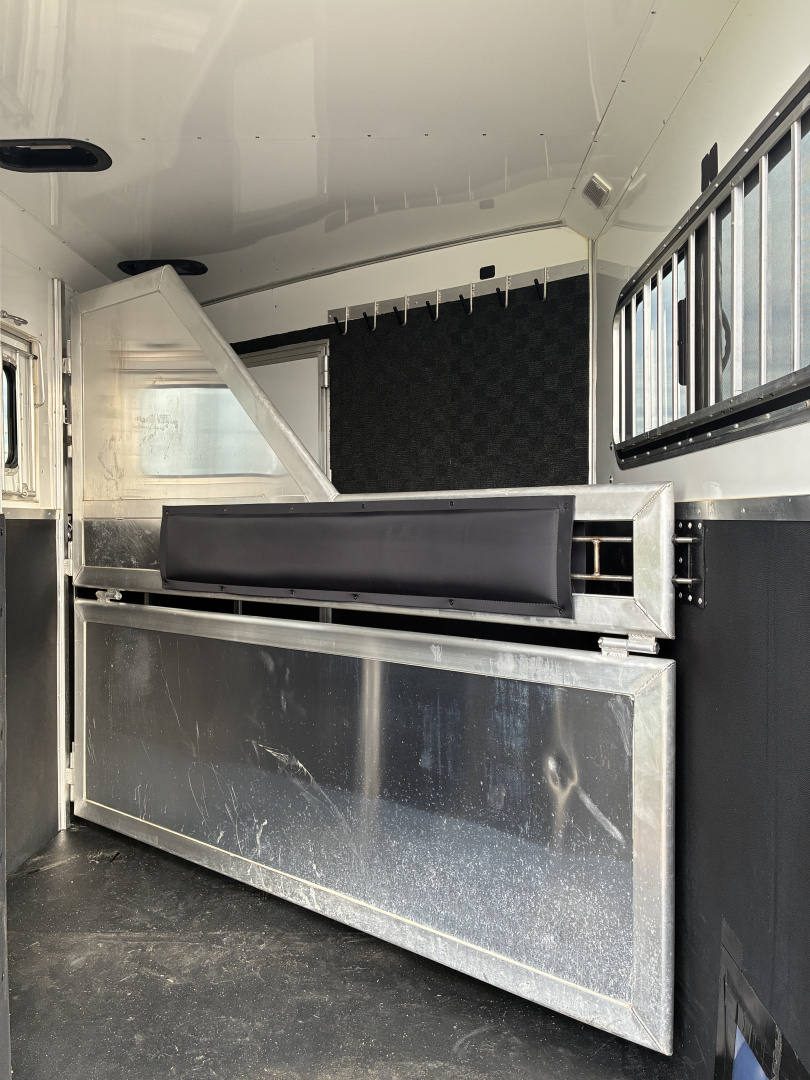 Used 2023 Lakota AC27 Horse Trailer