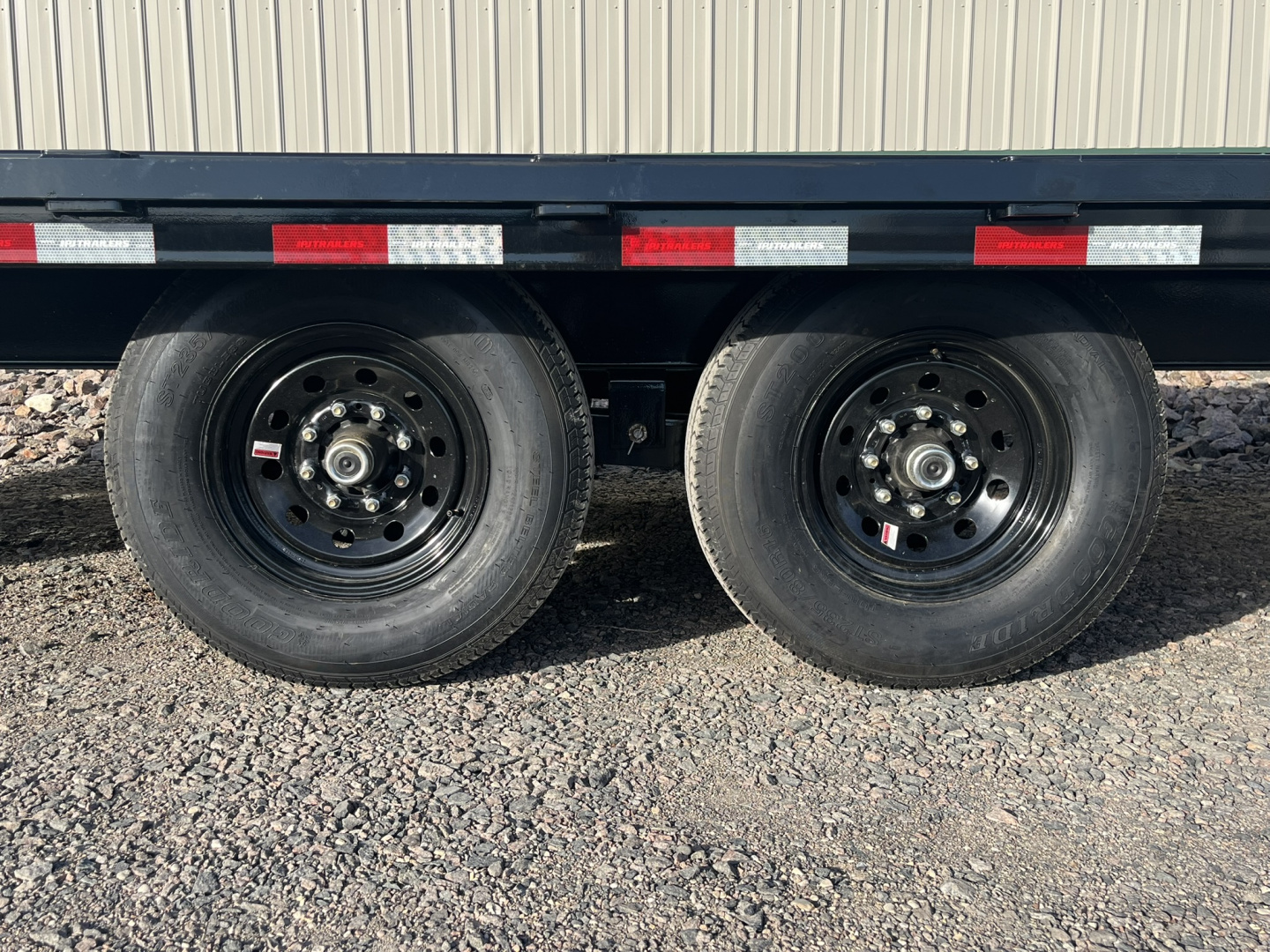New 2026 24' - 14k PJ 8" I-beam Deckover Trailer