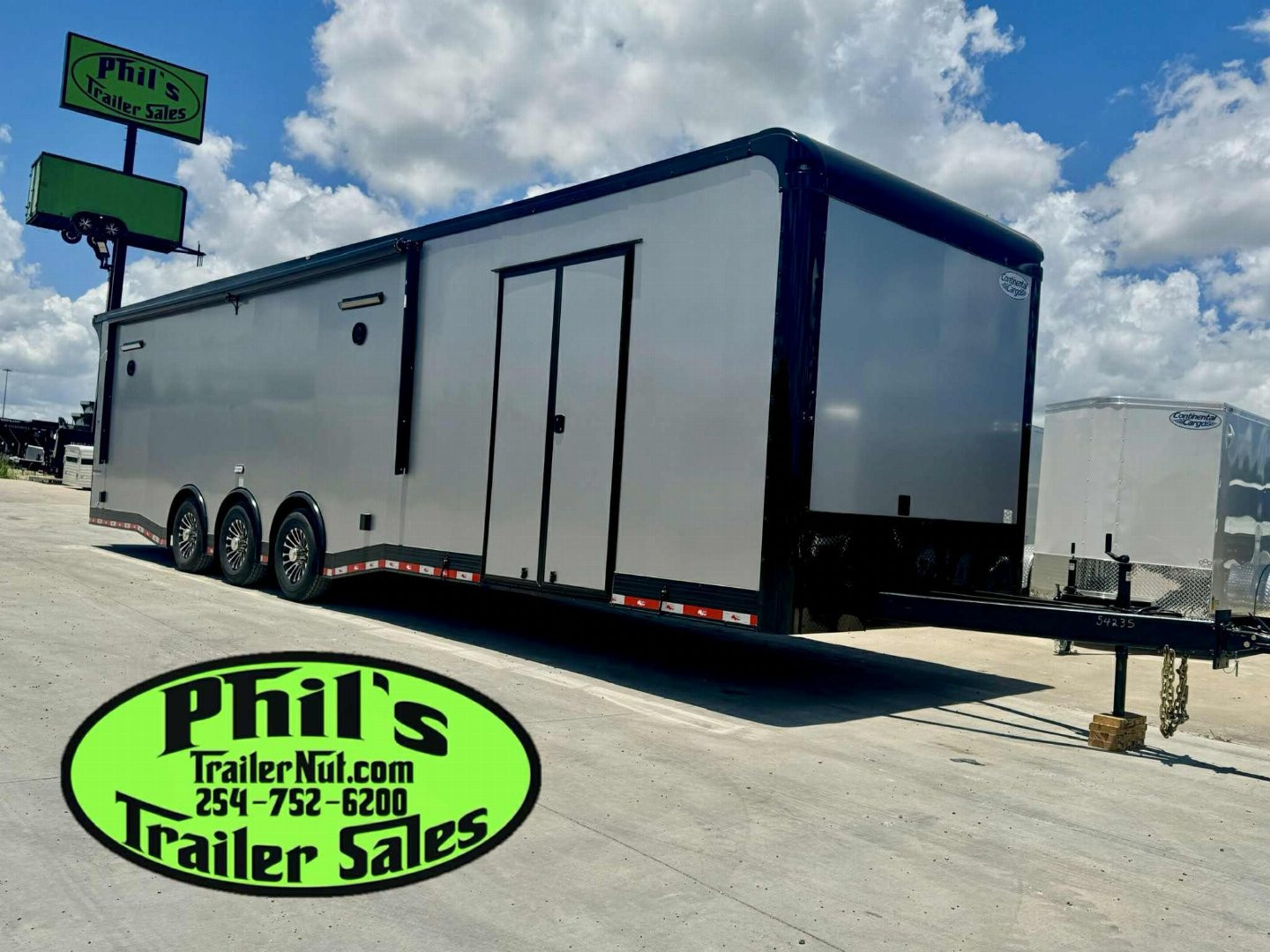 New CONTINENTAL CARGO NEW 85X34 ENCLOSED RACE TRAILER BATHROOM ELECTRIC AWNING CAR HAULER TRAILER CARGO TRAILERS Car / Racing Trailer