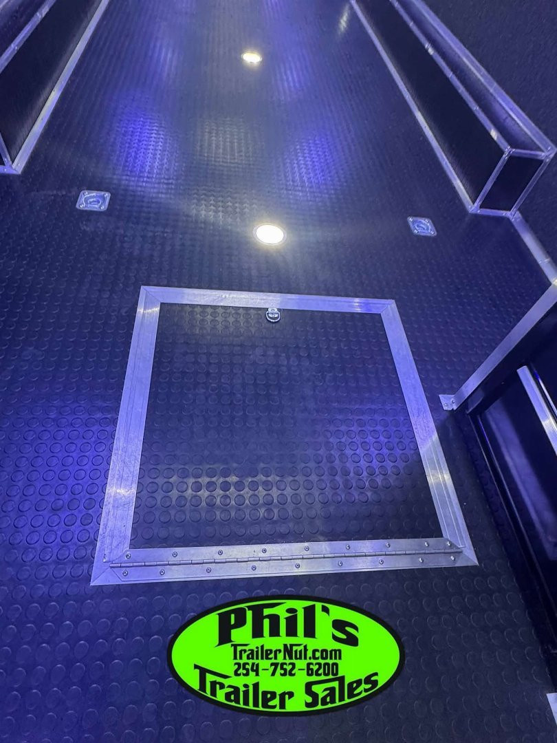 New CONTINENTAL CARGO NEW 85X34 ENCLOSED RACE TRAILER BATHROOM ELECTRIC AWNING CAR HAULER TRAILER CARGO TRAILERS Car / Racing Trailer