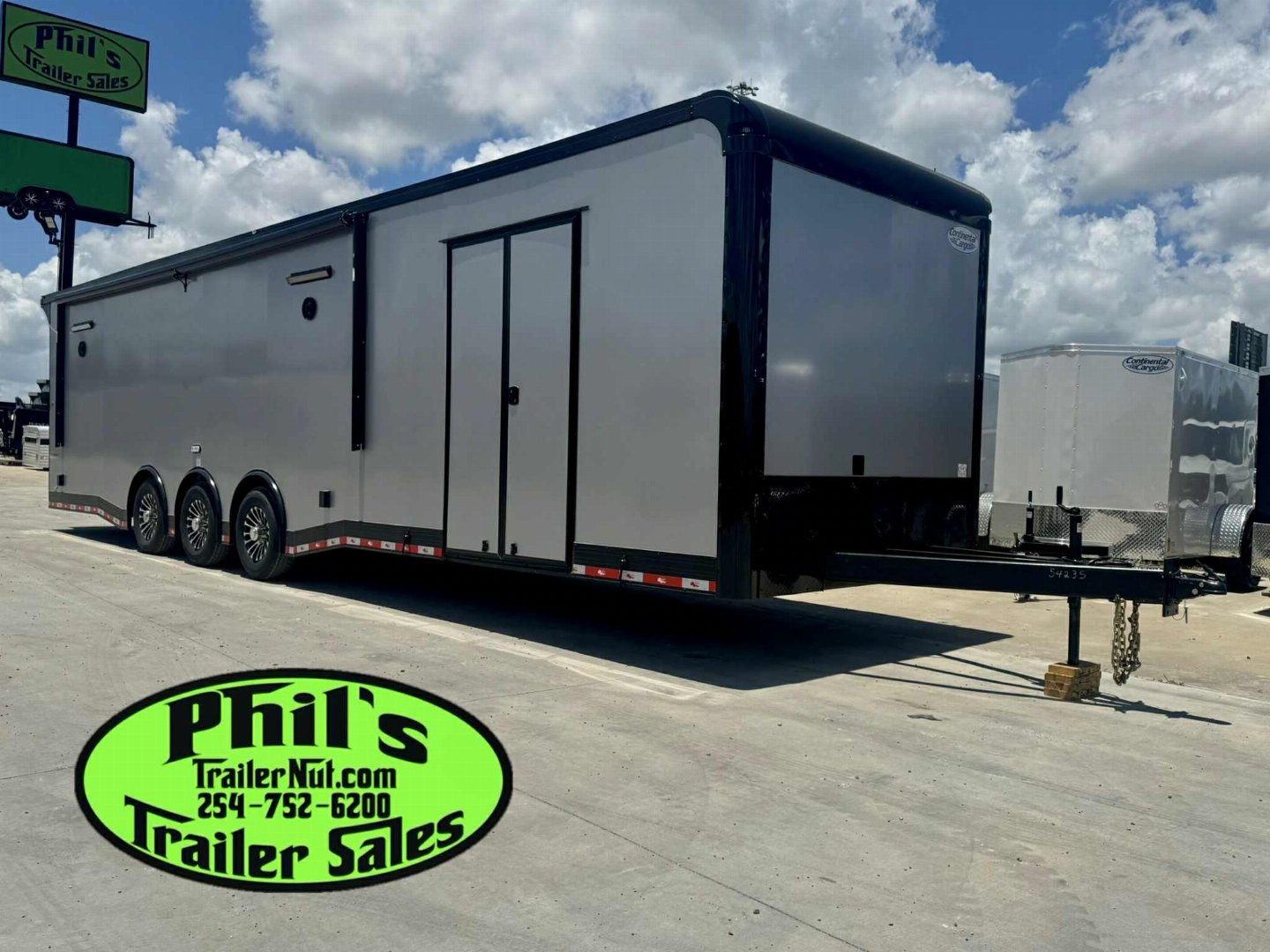 New CONTINENTAL CARGO NEW 85X34 ENCLOSED RACE TRAILER BATHROOM ELECTRIC AWNING CAR HAULER TRAILER CARGO TRAILERS Car / Racing Trailer