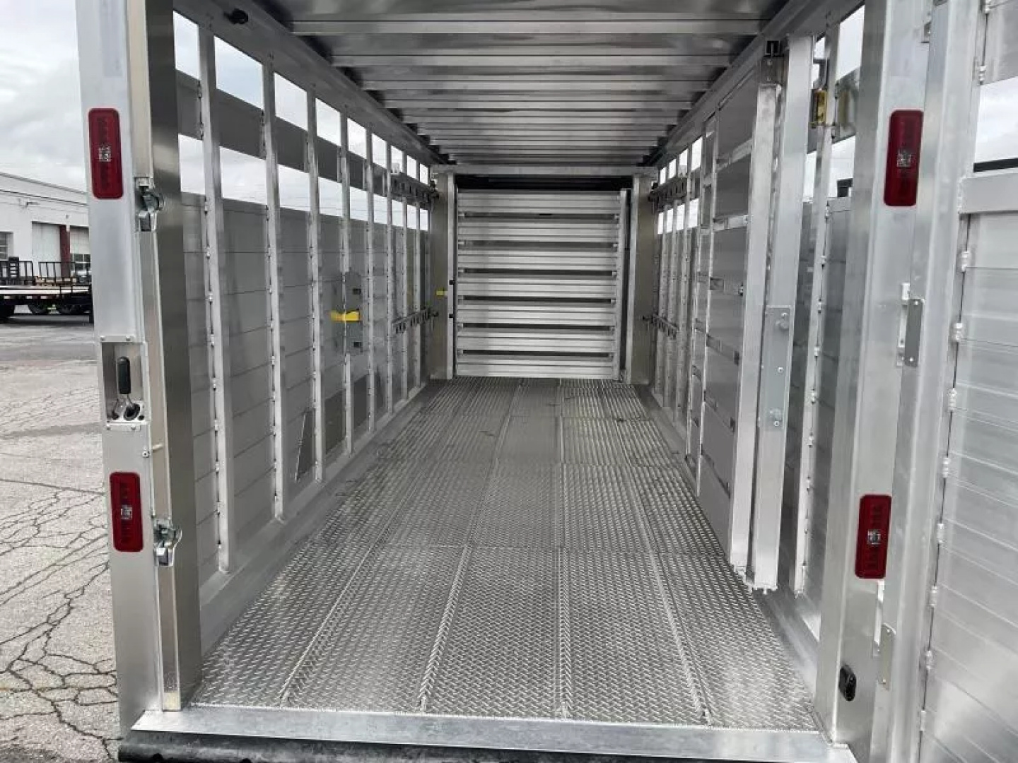 New 2026 EBY Trailers 83x24 14K Gooseneck Stock / Stock Combo Trailer