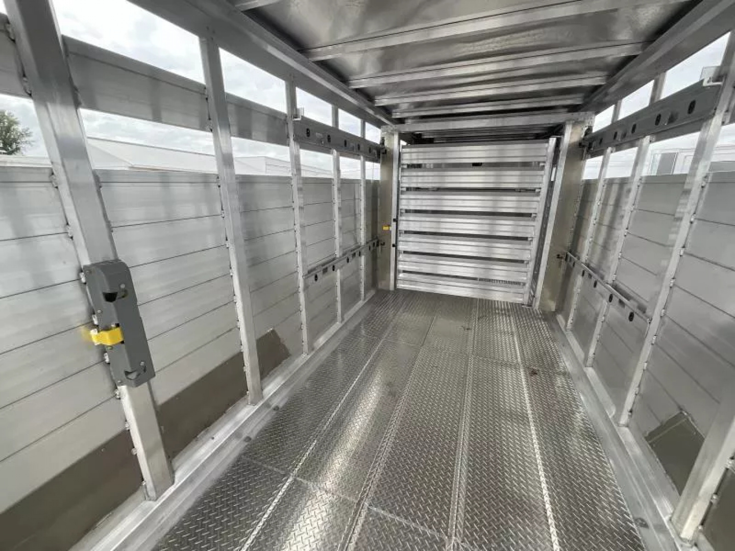 New 2026 EBY Trailers 83x24 14K Gooseneck Stock / Stock Combo Trailer