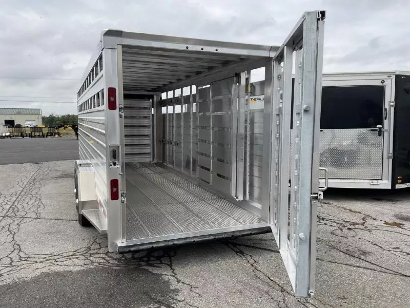New 2026 EBY Trailers 83x24 14K Gooseneck Stock / Stock Combo Trailer