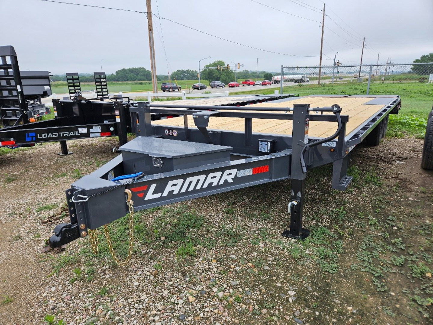 New 2026 Lamar Trailers F8022427 Deckover Trailer