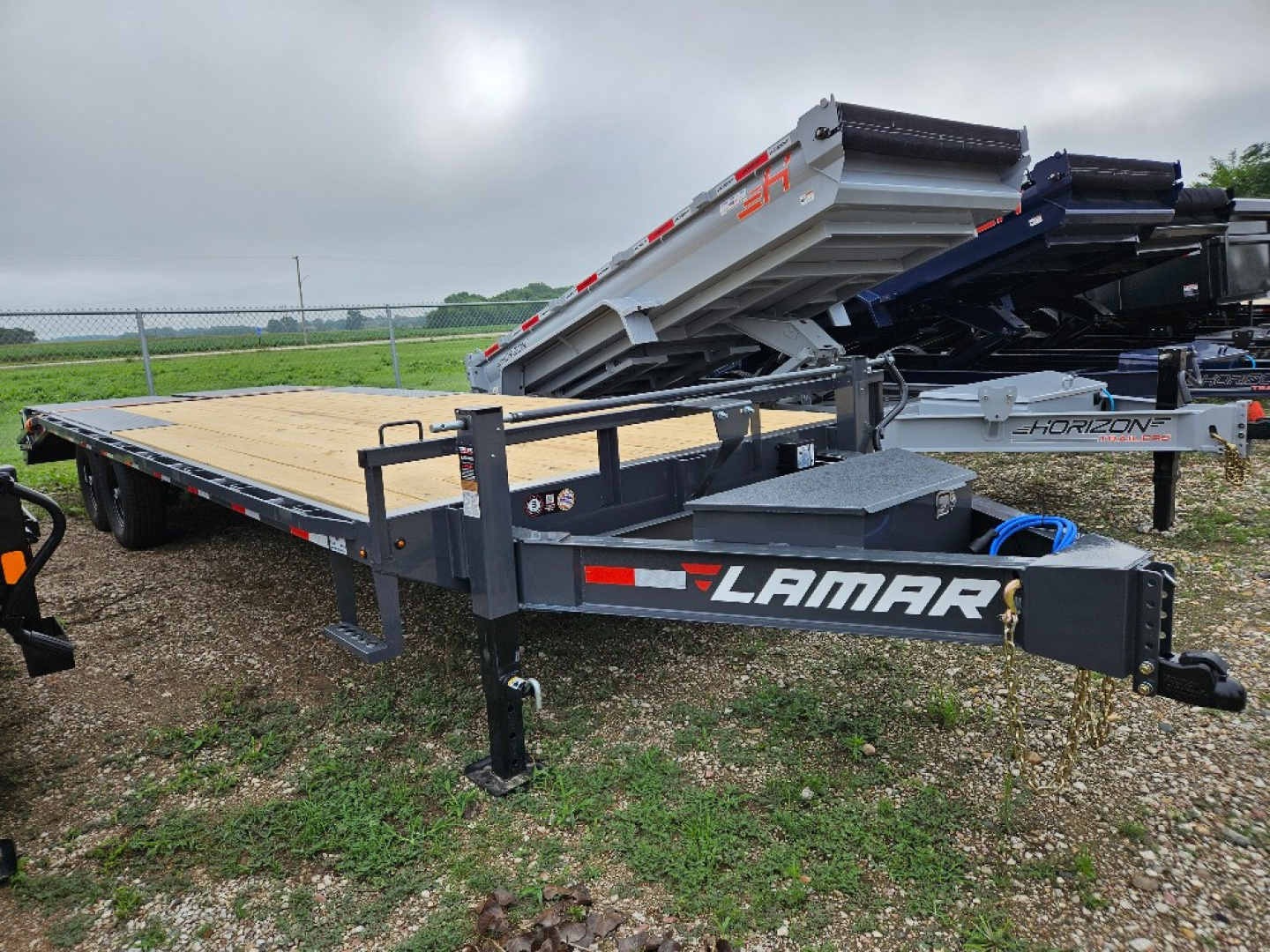 New 2026 Lamar Trailers F8022427 Deckover Trailer