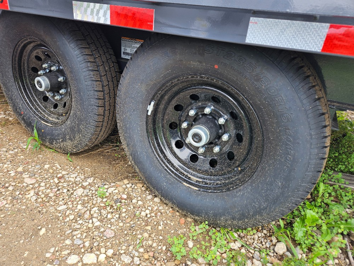 New 2026 Lamar Trailers F8022427 Deckover Trailer