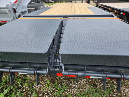New 2026 Lamar Trailers F8022427 Deckover Trailer