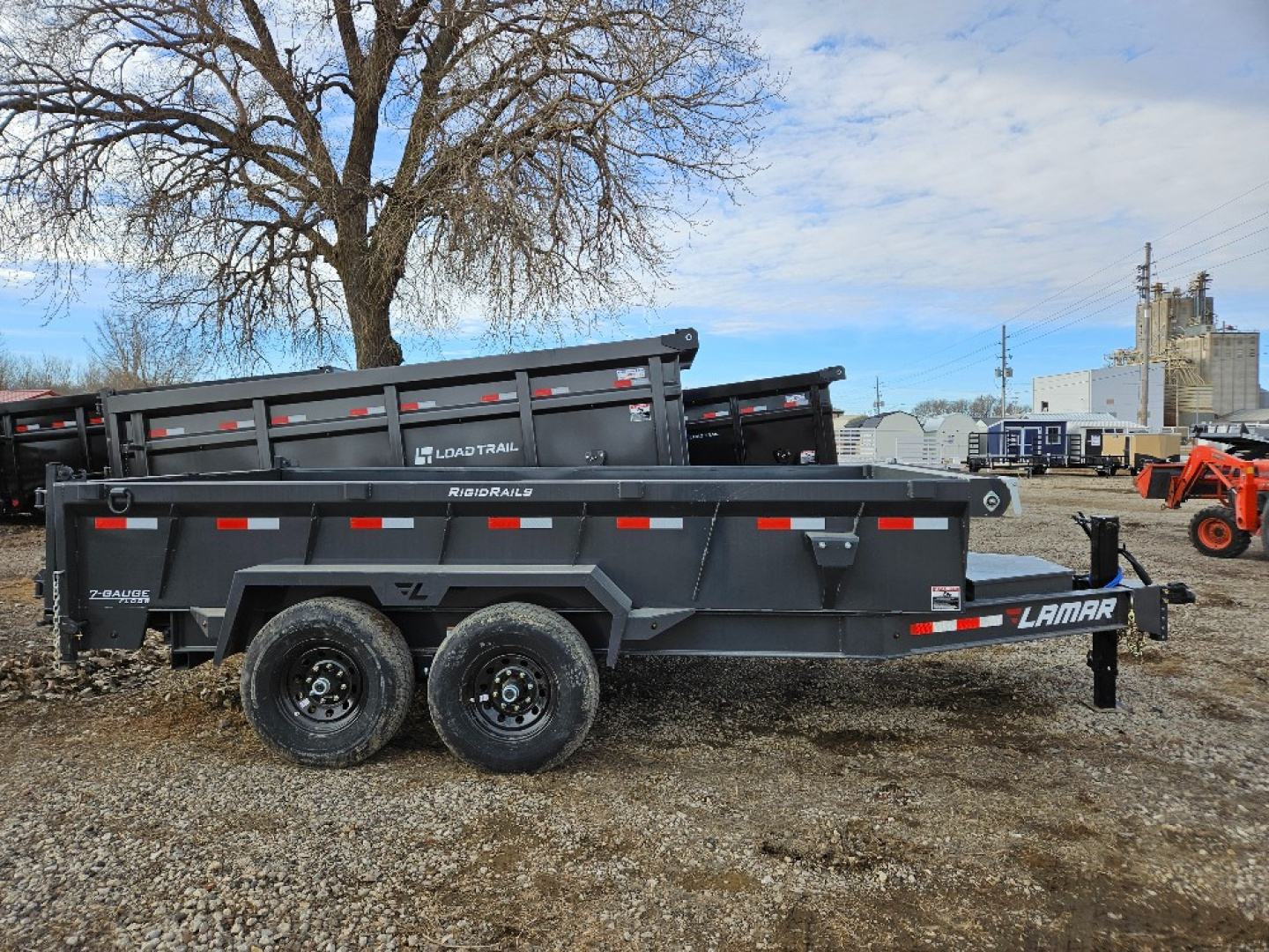 New 2025 Lamar Trailers DL831427 Dump Trailer