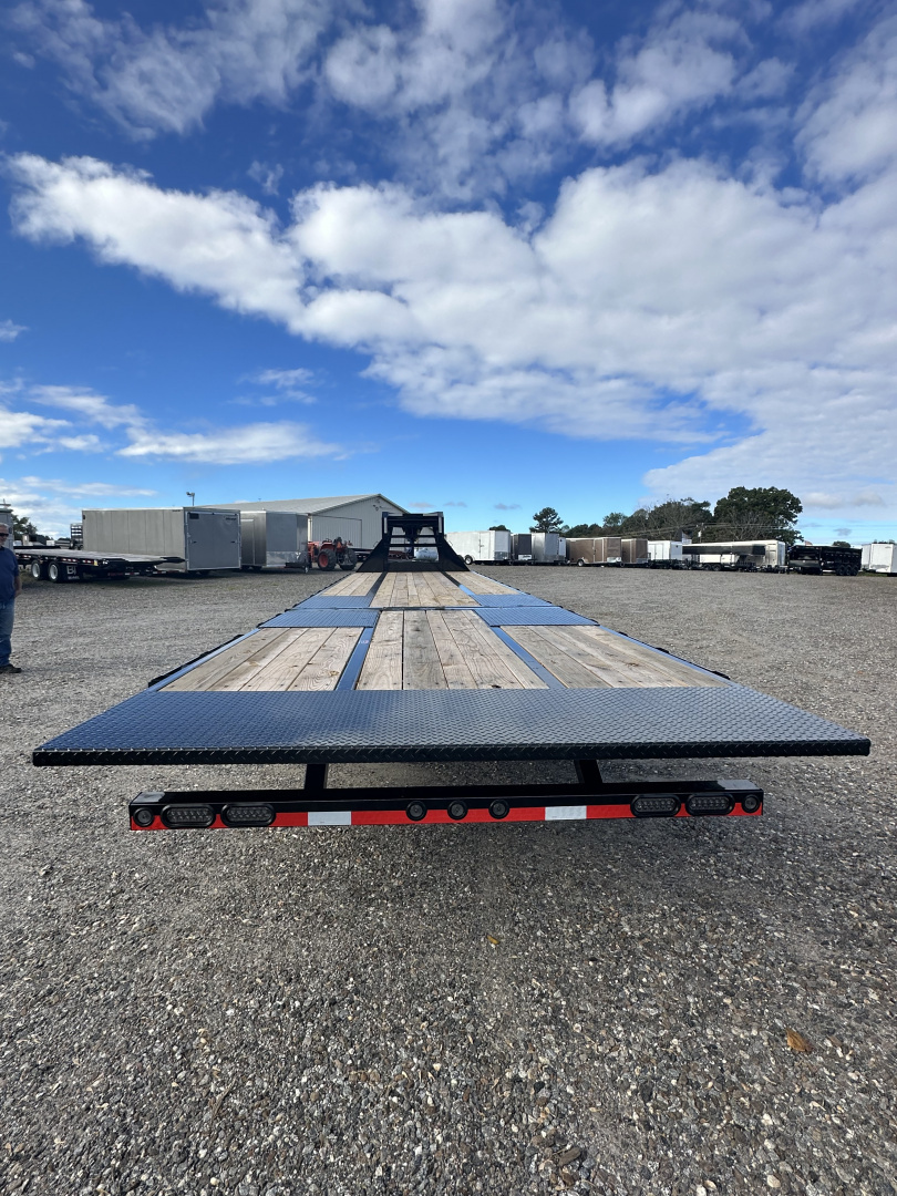 New 2026 Load Trail 34' Tandem Low-Pro Gooseneck w/Hyd. Dove Equipment Trailer
