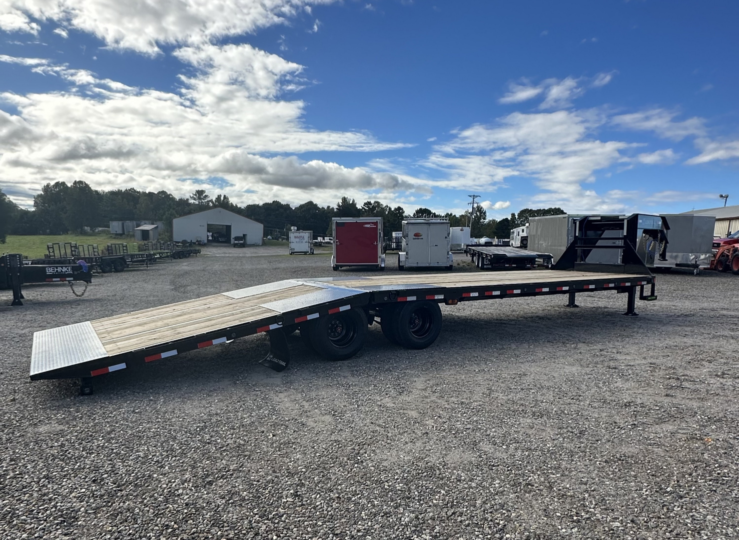 New 2026 Load Trail 34' Tandem Low-Pro Gooseneck w/Hyd. Dove Equipment Trailer