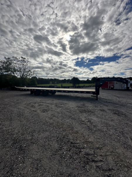 New 2026 Load Trail 34' Tandem Low-Pro Gooseneck w/Hyd. Dove Equipment Trailer