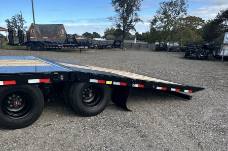 New 2026 Load Trail 34' Tandem Low-Pro Gooseneck w/Hyd. Dove Equipment Trailer