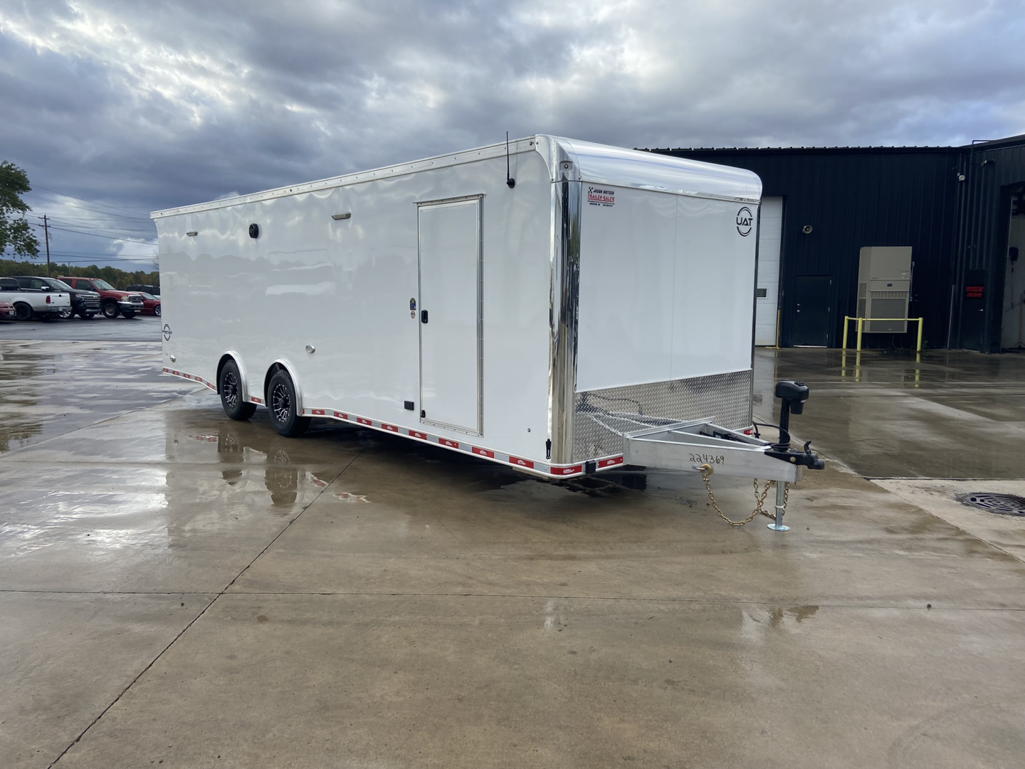 New United PREM 28' Race Trailer