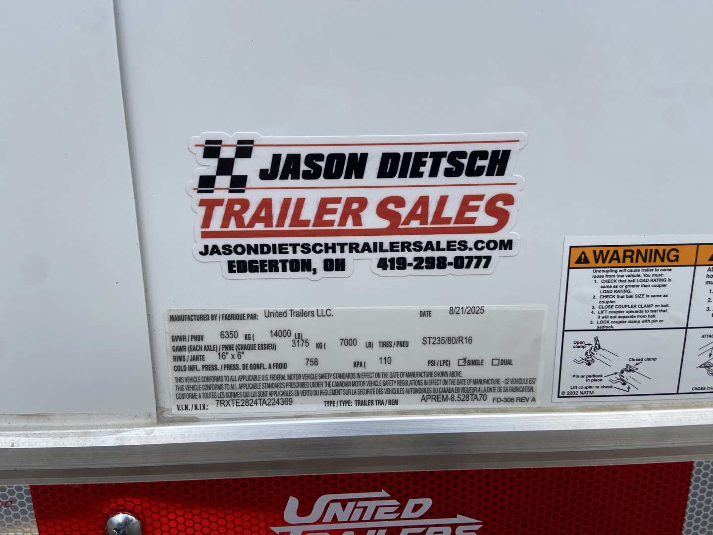 New United PREM 28' Race Trailer