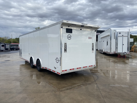 New United PREM 28' Race Trailer