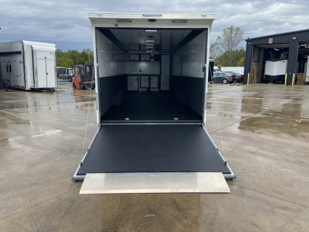 New United PREM 28' Race Trailer