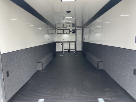 New United PREM 28' Race Trailer