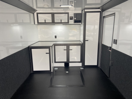 New United PREM 28' Race Trailer