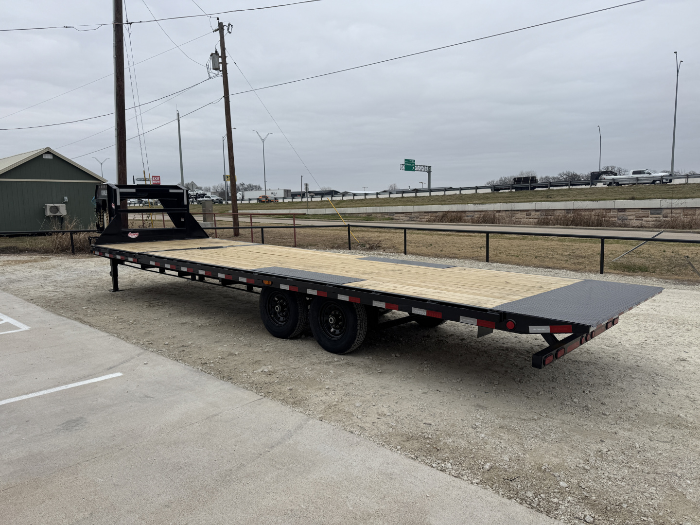 New 2026 PJ 102"x28' Gooseneck Deckover Hydraulic Tilt Trailer – T8