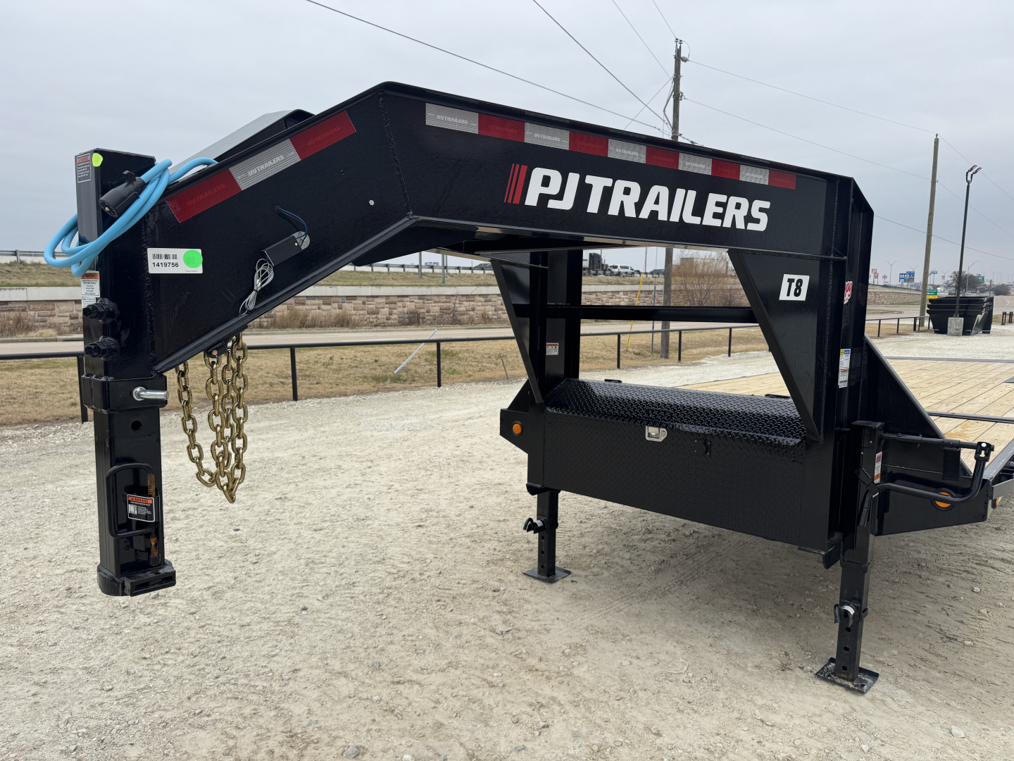 New 2026 PJ 102"x28' Gooseneck Deckover Hydraulic Tilt Trailer – T8