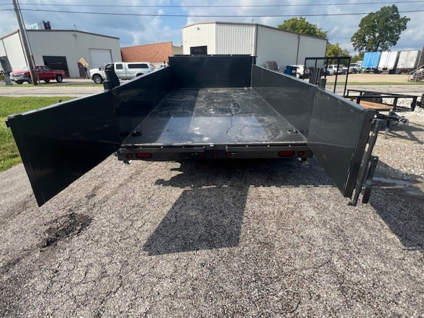 New 2026 Diamond T 83x14 16K Scissor Lift Dump Trailer
